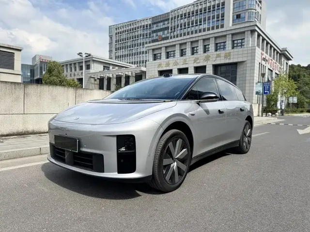 Li Auto i6 2025 4WD Base Model