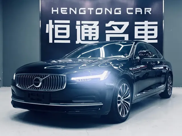 Volvo S90 2024 B5 Momentum Luxury Edition