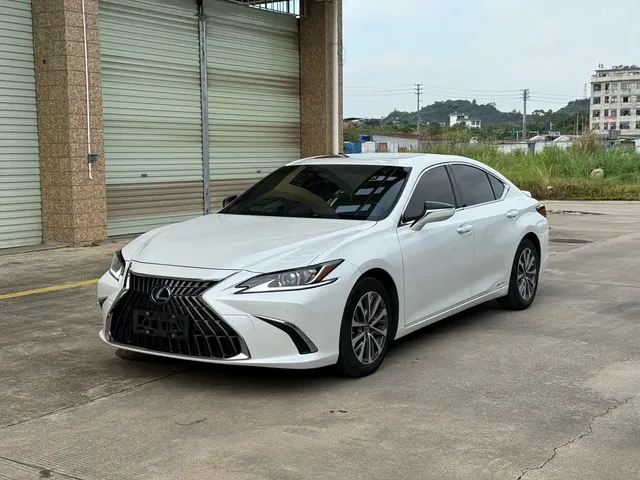 Lexus ES 2021 300h Excellence Edition