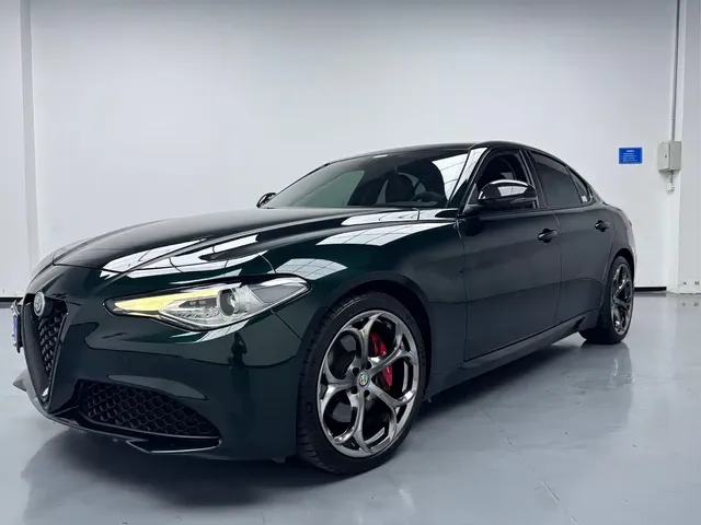 Alfa Romeo Giulia 2021 2.0T 280HP Luxury