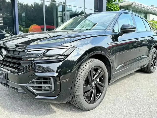 Volkswagen Touareg 2023 3.0TSI R-Line Black Sports Package