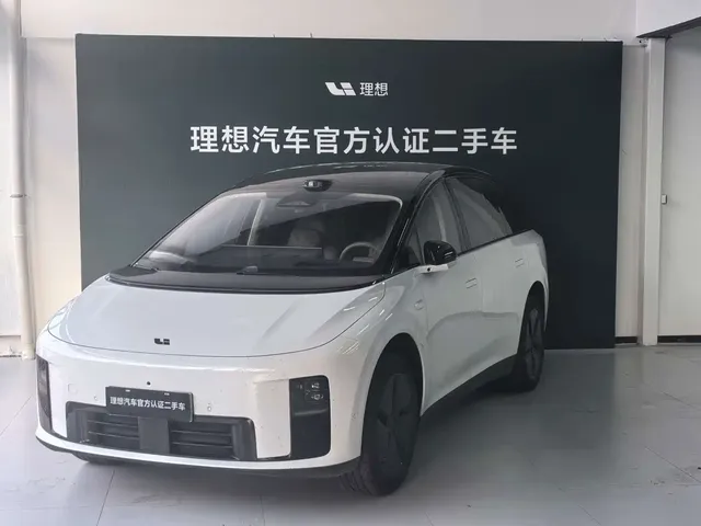 Li Auto Li i8 2025 Standard Edition