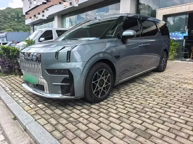 ZEEKR 009 2024 6-seat Executive AWD 108kWh