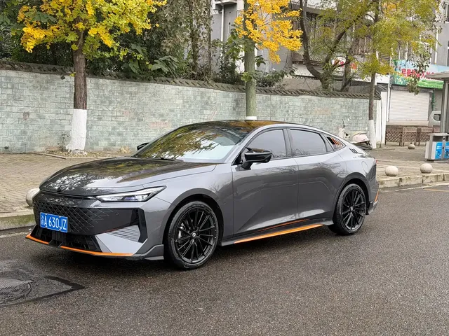 Changan UNI-V 2024 1.5T Deluxe Sport
