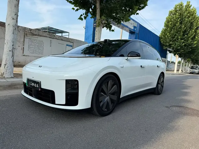 Li Auto Li i8 2025 Standard Edition