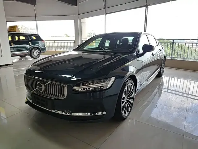 Volvo S90 2024 B5 Momentum Luxury Edition