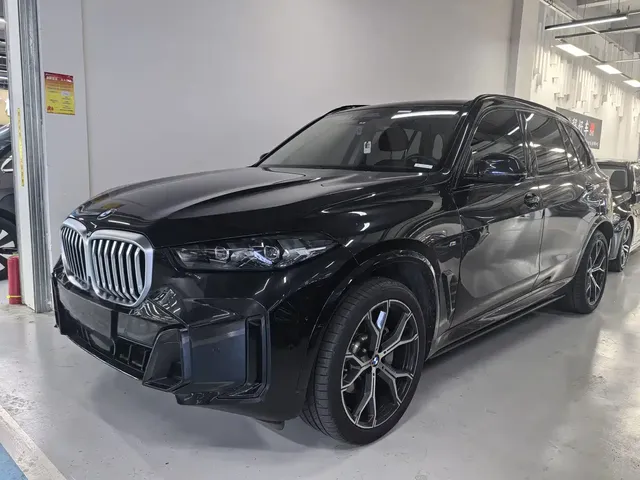 BMW X5 2025 Model xDrive 30Li Exclusive M Sport Blackout Package