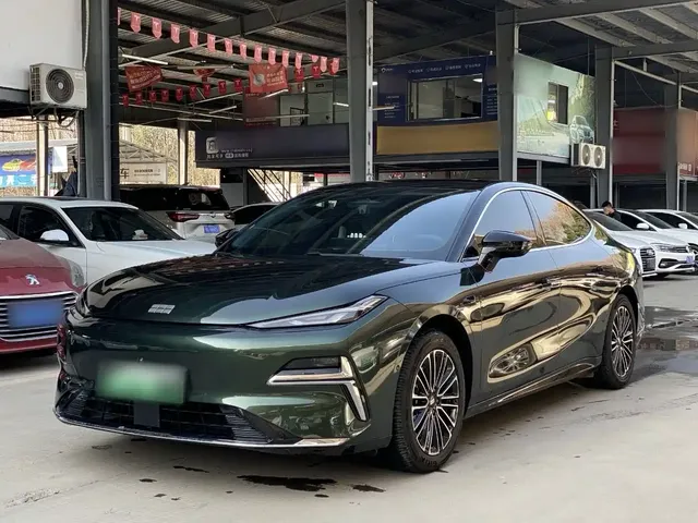 Geely Galaxy Xingyao 8 2025 130km EM-i Premium Edition