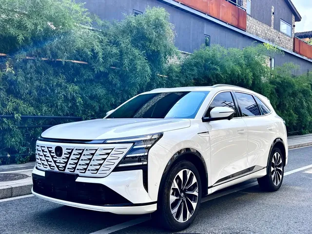 Changan CS75 PLUS 2025 4th Gen UItra 2.0T New Blue Whale Smart Power Type