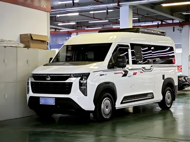 Sinotruk Xianfeng V 2026 Yuanxing·Leisure 2.0T Automatic Medium Wheelbase Mid-roof PRO Edition