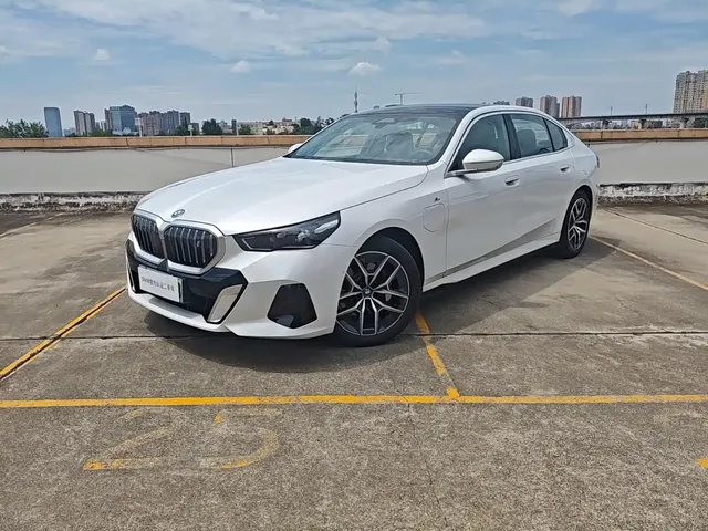 BMW i5 2024 eDrive 35L Premium Model M Sport Package