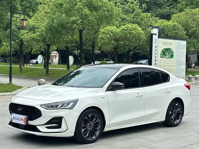 Ford Focus 2022 Sedan EcoBoost 180 Automatic ST Line