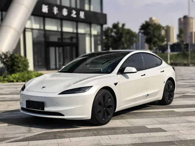 Tesla Model 3 2025 Model Year Facelift Rear-Wheel Drive