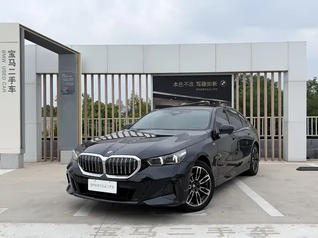 BMW 5 Series 2024 525Li M Sport Package