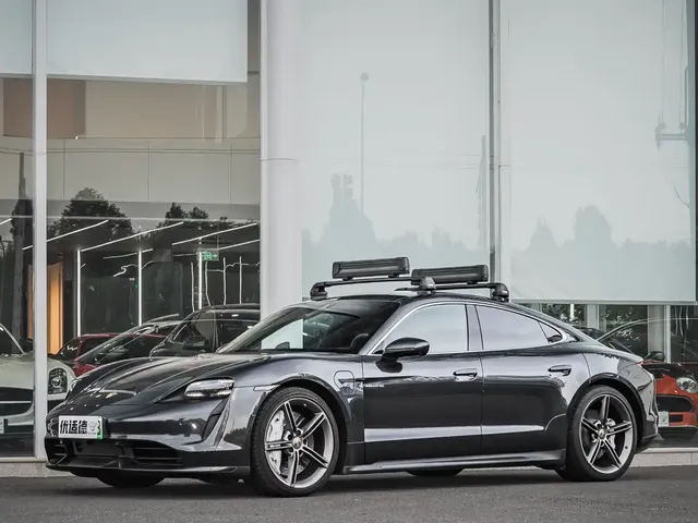 Porsche Taycan 2019 Taycan Turbo
