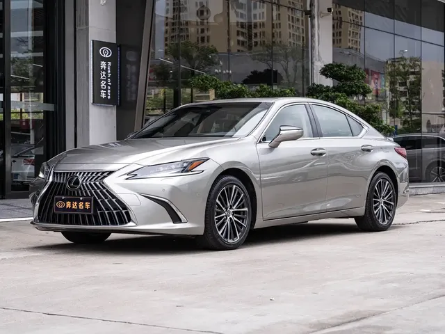 Lexus ES 2022 300h Ultimate Edition