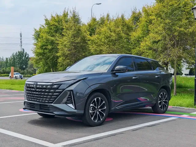 Changan UNI-Z New Energy 2024 Blue Whale iDD 125km Surpassing Edition
