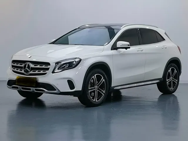 Mercedes-Benz GLA 2017 GLA 200 Fashion