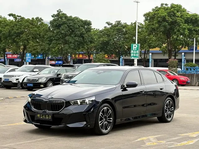 BMW 5 Series 2025 530Li Leading M Sport Package