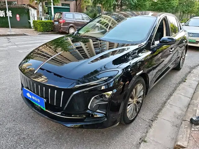 Hongqi E-QM5 2024 500km Travel Edition