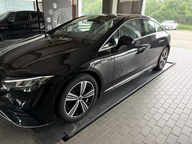 Mercedes-Benz EQE 2025 Model 500 4MATIC Luxury Edition