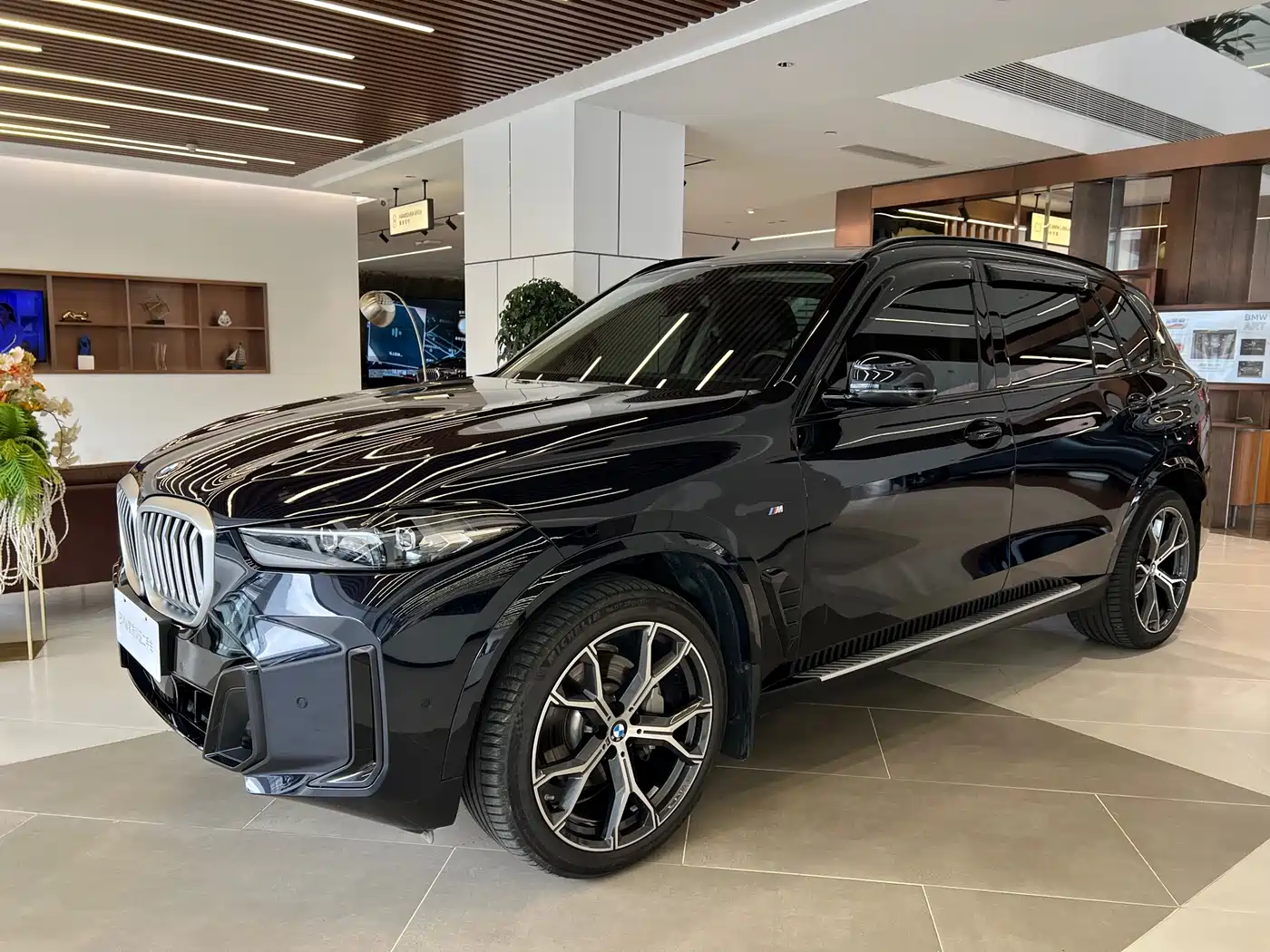BMW X5 2025 Model xDrive 30Li Exclusive M Sport Blackout Package
