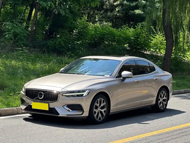 Volvo S60 2023 B4 Smart Comfort Luxury Edition