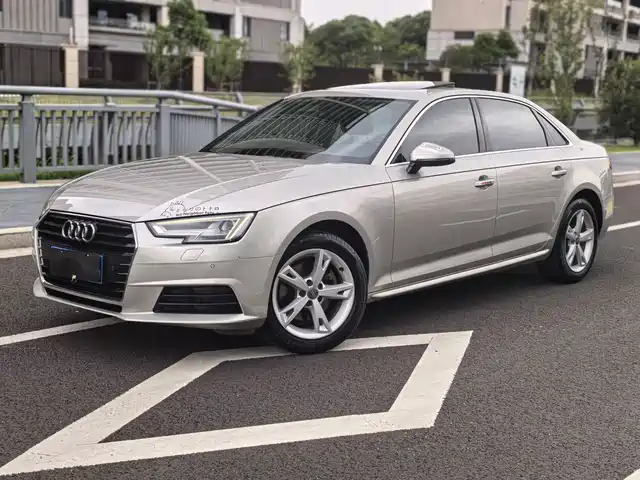 Audi A4L 2017 40 TFSI Fashion Edition