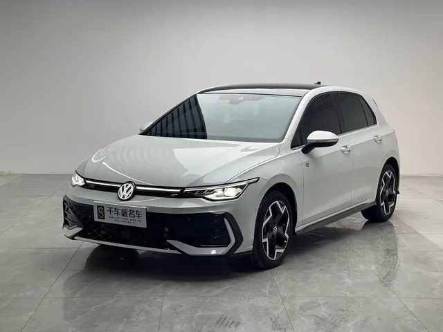 Volkswagen Golf 2025 Facelift 300TSI R-Line