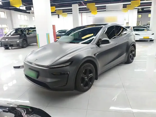 Tesla Model Y 2025 Long Range All-Wheel Drive
