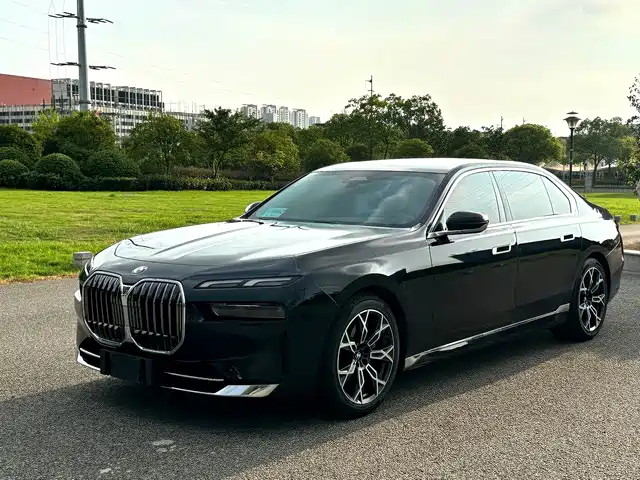 BMW 7 Series 2023 Model 735Li Luxury Package
