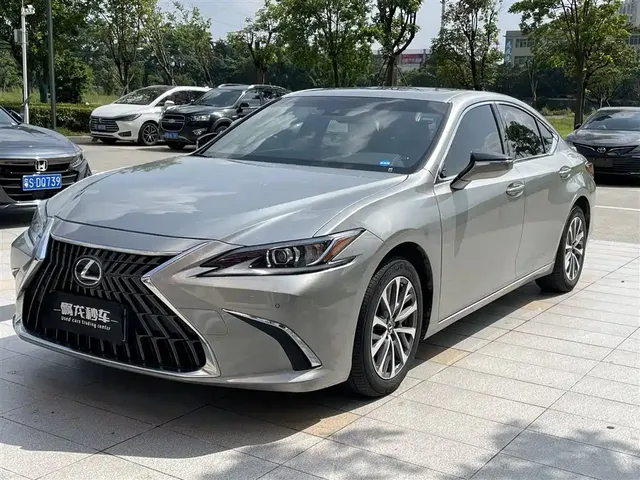 Lexus ES 2022 300h Excellence Edition