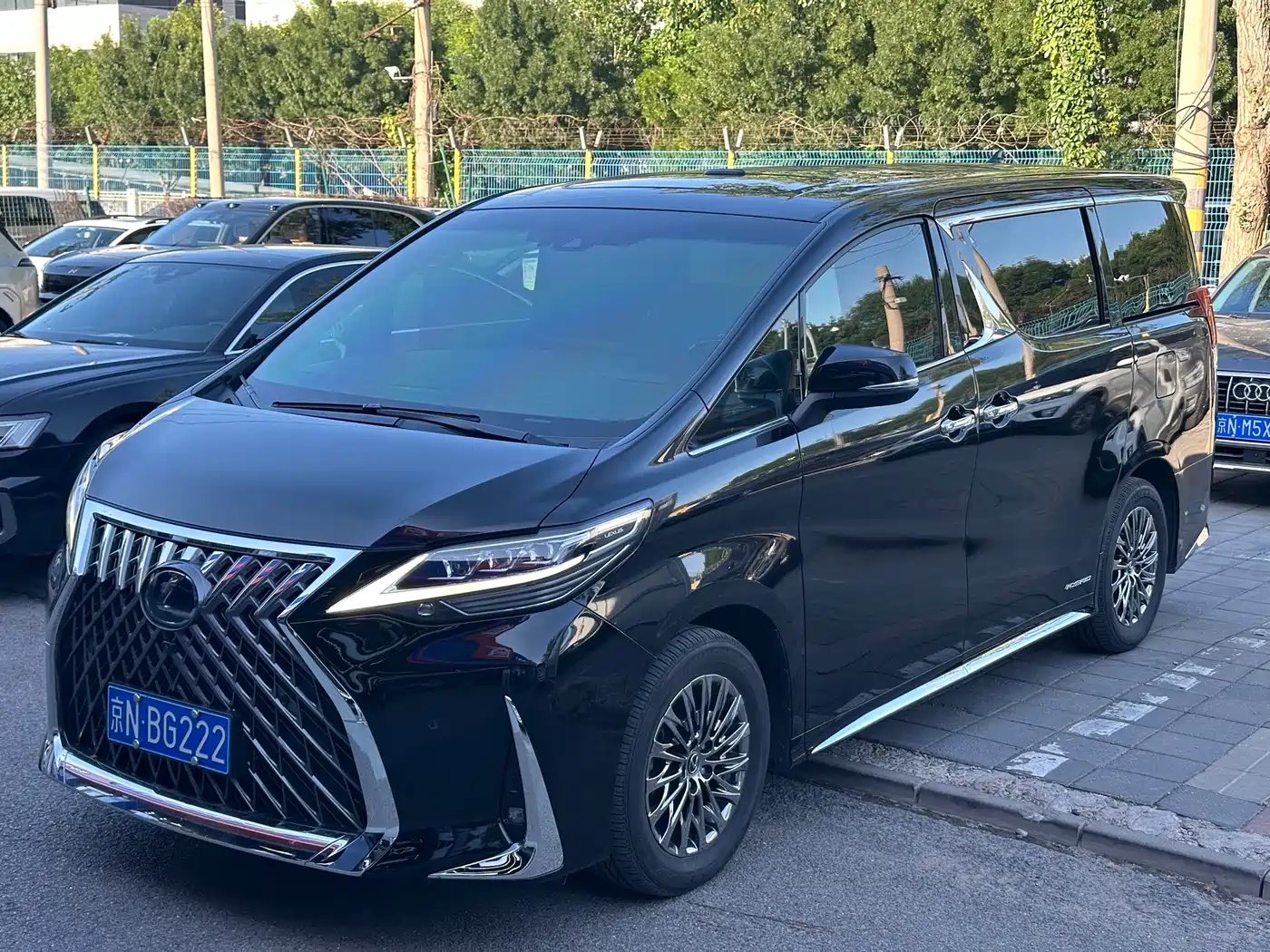 Lexus LM 2020 300h 4-Seat Imperial Edition