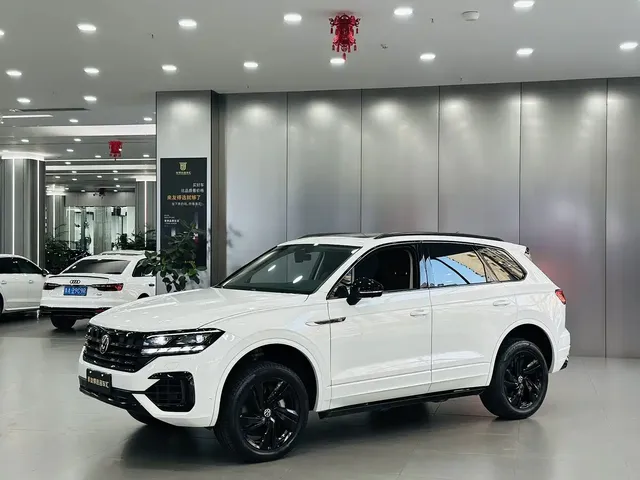 Volkswagen Touareg 2021 3.0TSI Sharp Edition with Gloss Black Sports Package