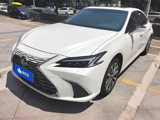 Lexus ES 2025 200 Ultimate Edition