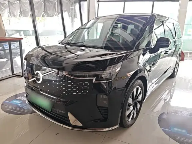 Volvo EM90 2025 Ultra Six-Seater