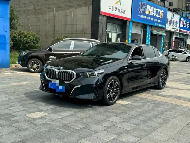 BMW 5 Series 2025 525Li M Sport Package