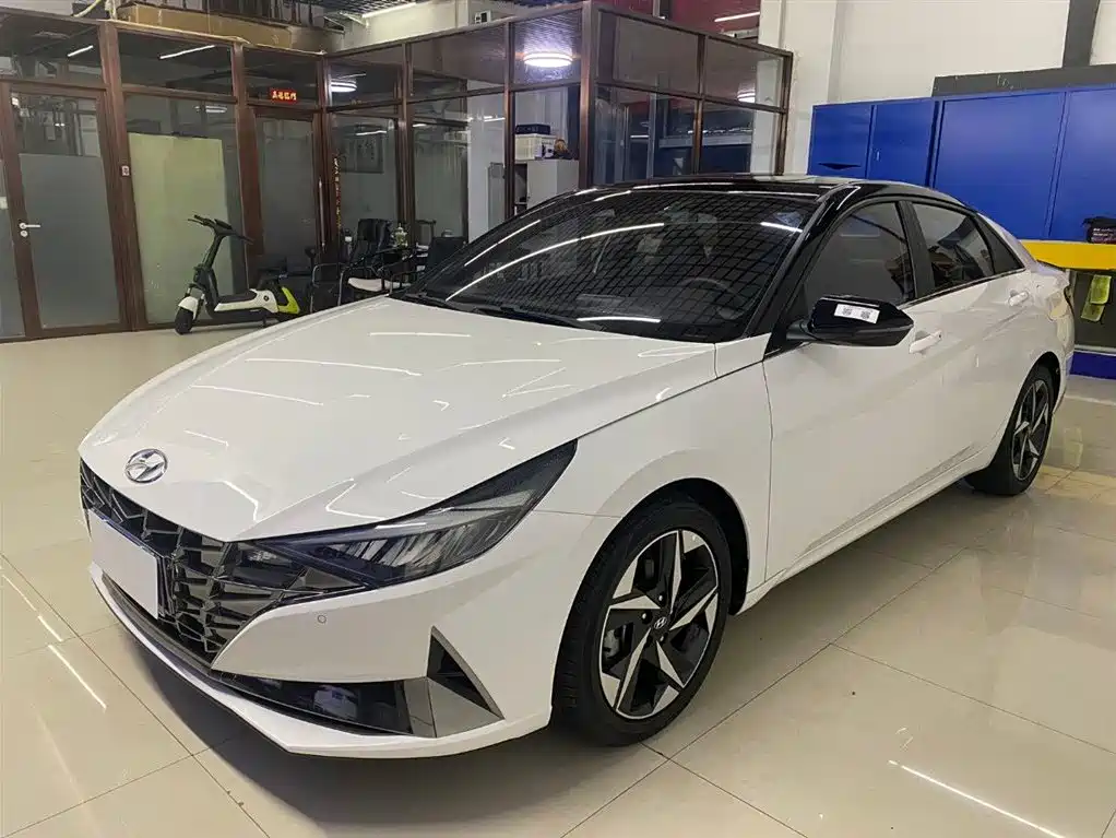 Hyundai Elantra 2022 240TGDi DCT LUX Premium Edition