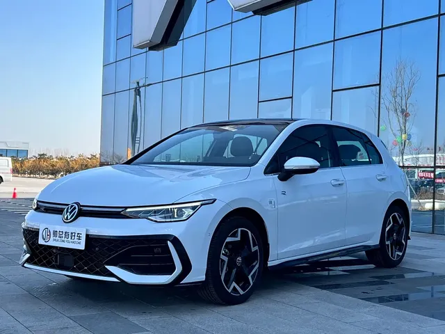 Volkswagen Golf 2025 Facelift 300TSI R-Line