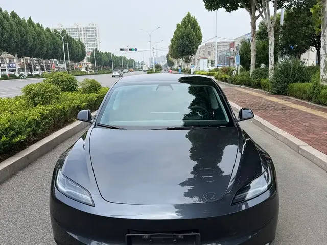 Tesla Model 3 2025 Long Range All-Wheel Drive