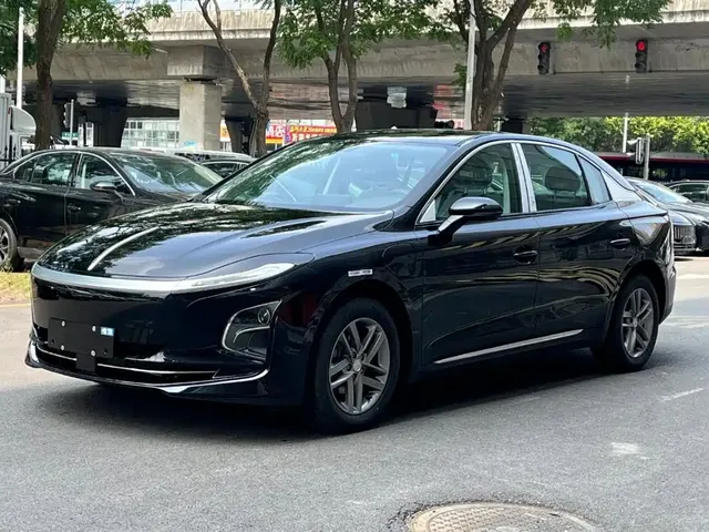 Hongqi E-QM5 2025 500km Taxi Edition