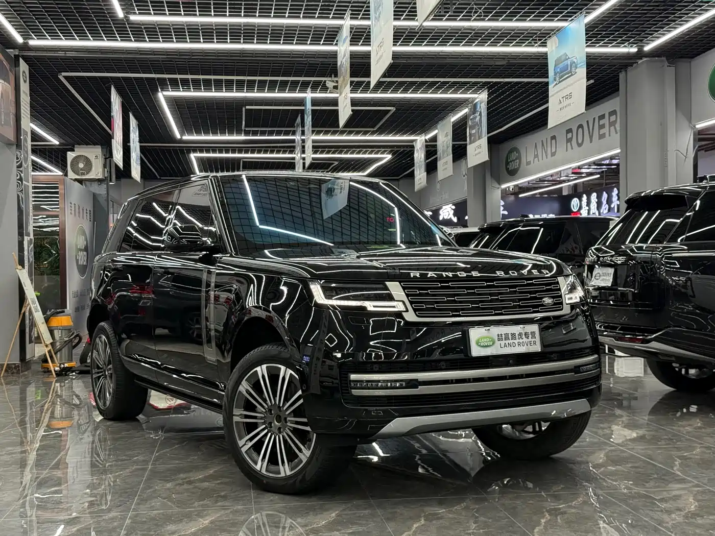 Land Rover Range Rover 2023 3.0 L6 400PS Golden Age 7-Seater Long Wheelbase
