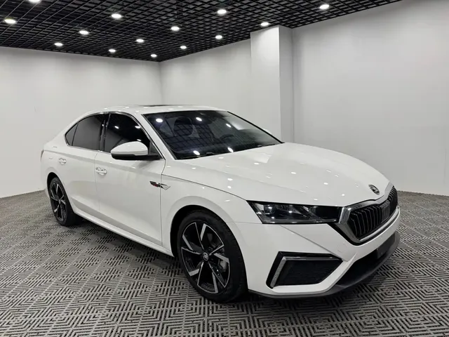 Škoda Octavia 2022 PRO TSI280 Luxury Edition
