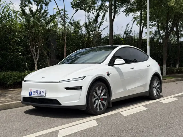 Tesla Model Y 2025 Rear-Wheel Drive