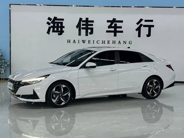 Hyundai Elantra 2022 1.5L CVT LUX Premium Edition