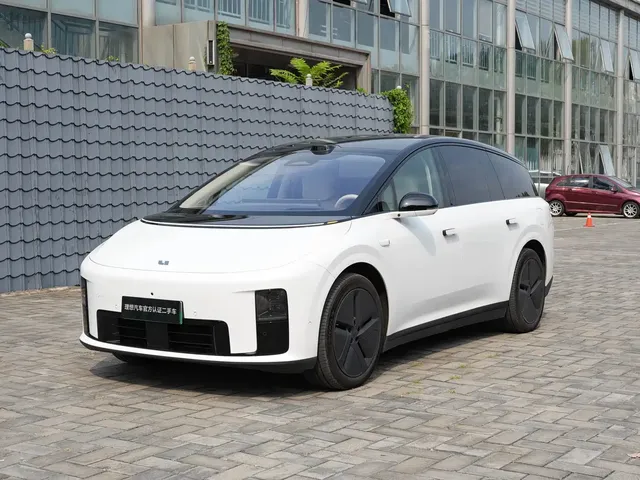 Li Auto Li i8 2025 Standard Edition