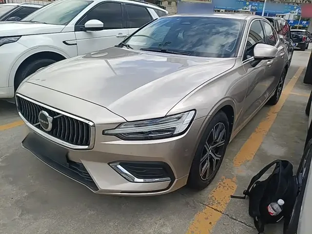 Volvo S60 2023 B4 Smart Comfort Luxury Edition