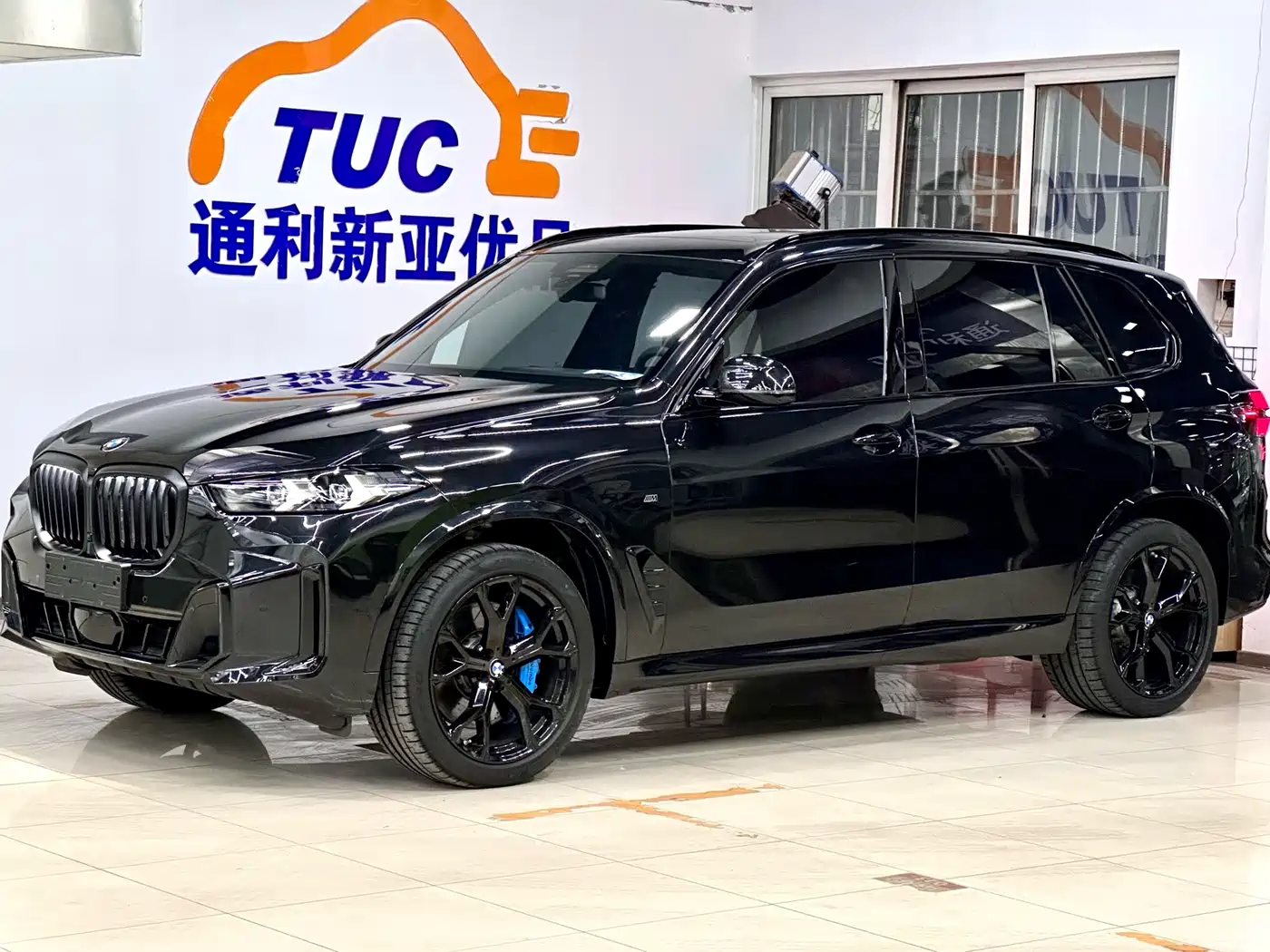 BMW X5 2023 xDrive 30Li Premium M Sport Black Night Package