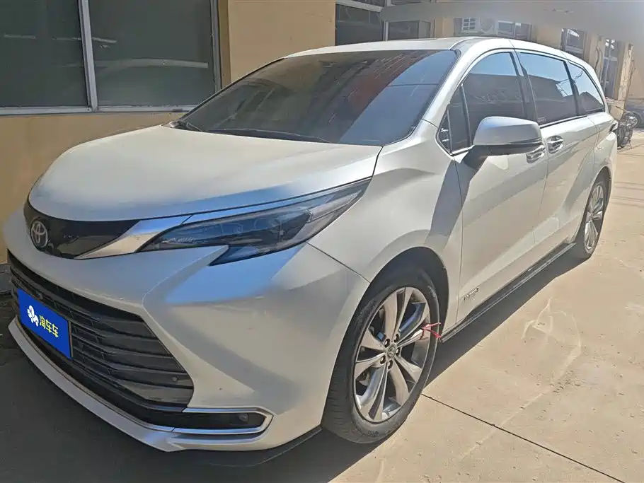 Toyota Sienna 2023 2.5L Hybrid Premium Edition