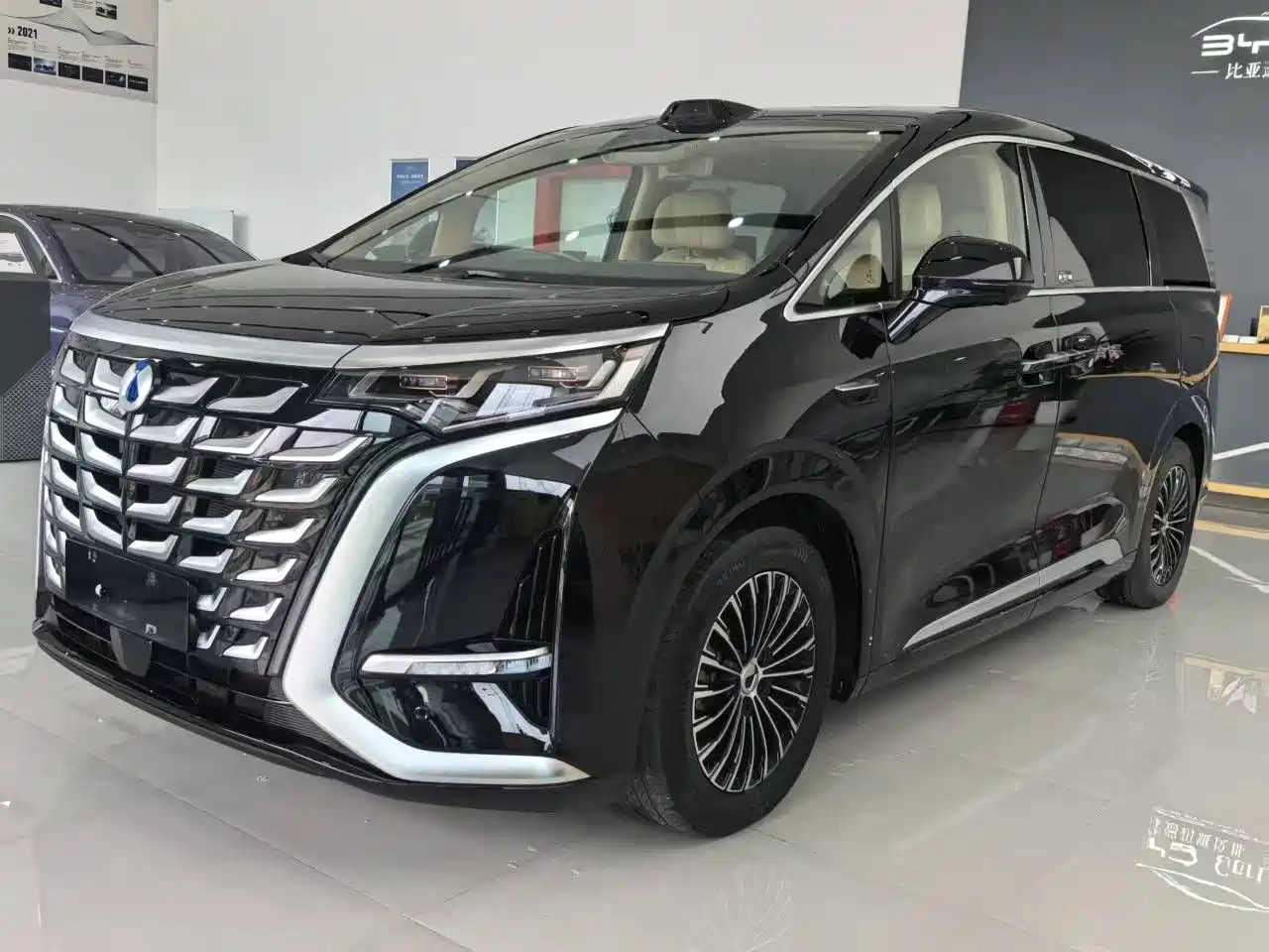 Denza D9 2025 DM-i Smart Drive Edition 1020 AWD Prestige